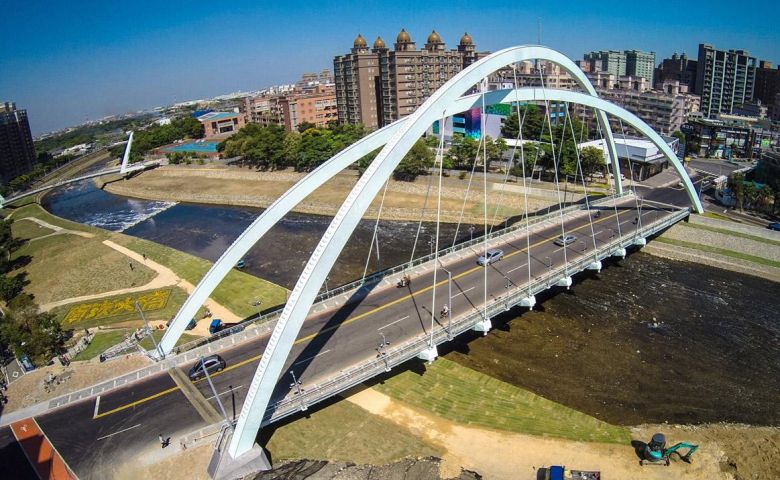 Nankan Zhongxiao W. Bridge alteration work