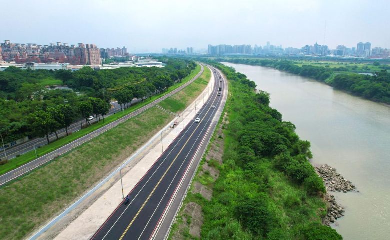 Construction of the Dahan River waterfront and the surrounding environment improvement