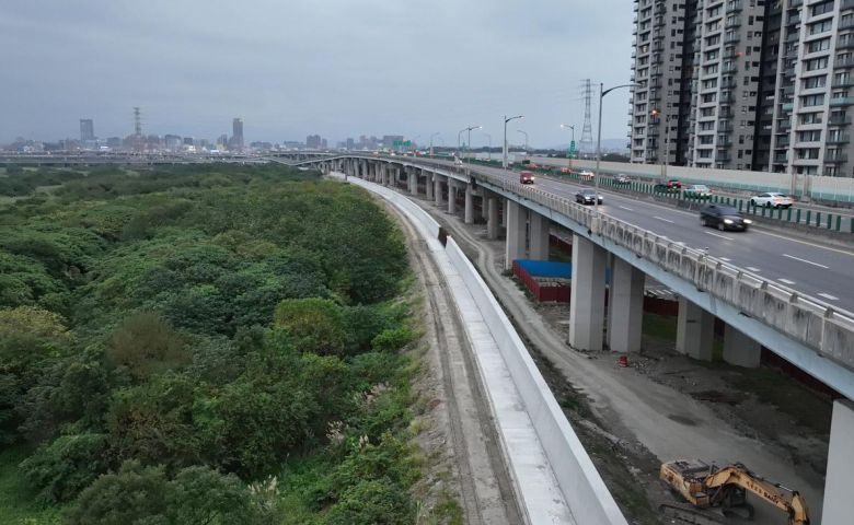 二重疏洪道左岸加高工程