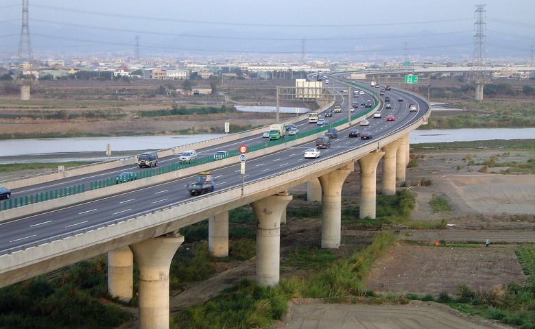 第二高速公路快官草屯路段第C330標快官烏日段橋樑工程(業主：榮金營造)
