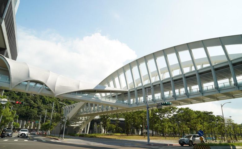 Nangang Highlight & pedestrian bridge