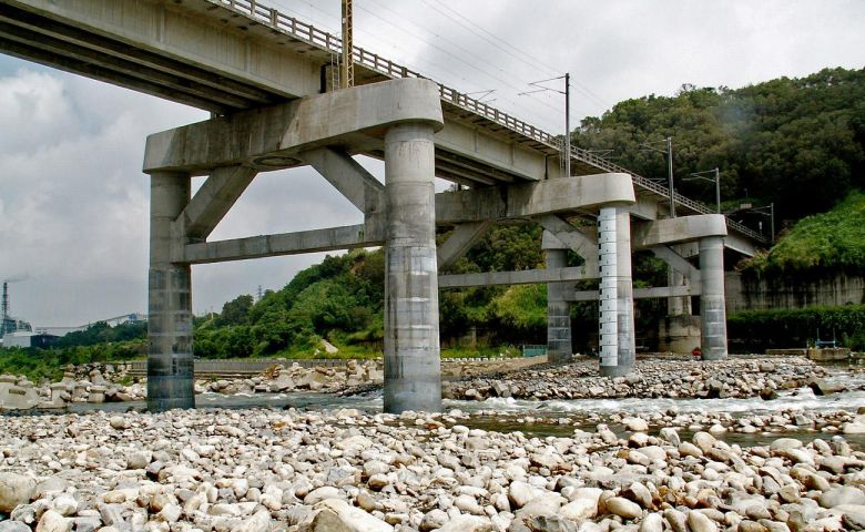 環島鐵路整體系統安全提昇計畫(臺中線大甲溪橋P2-P10橋基換底工程)