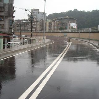 汐止大坑溪高架道路、東側闢建平面道路工程第一標