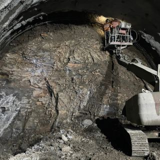 望高隧道開挖工程自109/12/21歷經了344天，終於在110/11/30完成破鏡貫通，感謝望高工務所全體同仁辛勞！