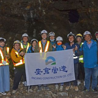 望高隧道開挖工程自109/12/21歷經了344天，終於在110/11/30完成破鏡貫通，感謝望高工務所全體同仁辛勞！